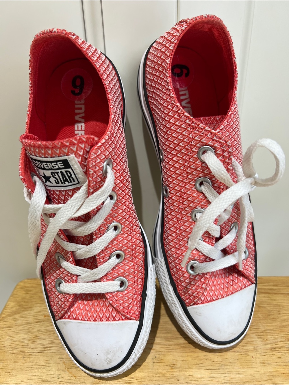 Converse Low-Top Sneakers in Red and White - Picture 2 of 7